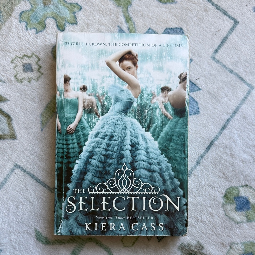 The Selection by Kiera Cass Book